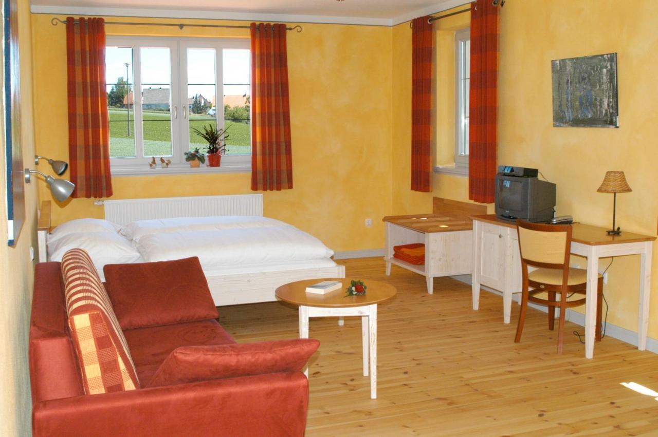 Hotel Weinhof Am Nussbaum Willanzheim Exterior foto